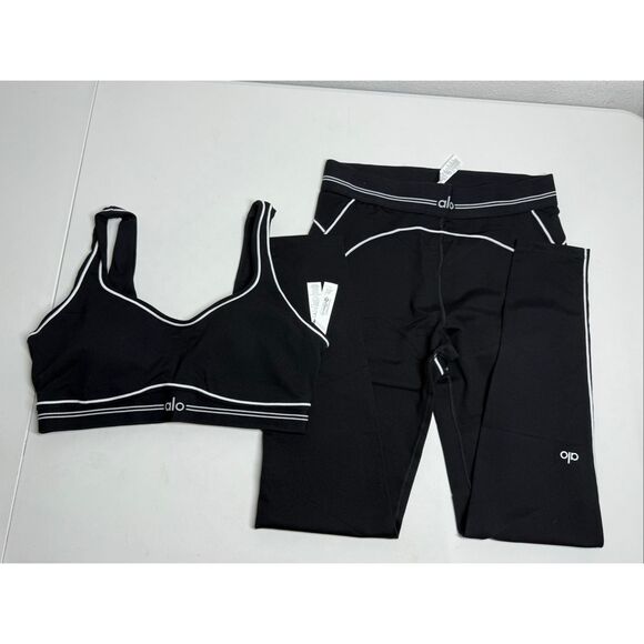 Alo Yoga Pants - Alo Yoga Airbrush Heart Throb Set Bra and Legging Black White